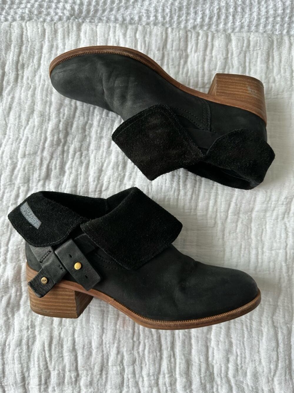 UGG Leather Ankle Boots Womens 9 Black Wrap Strap Fold Over Shearling Moto Boots